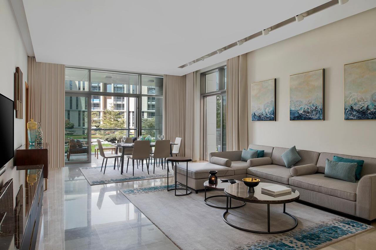 Banyan Tree Doha At La Cigale Mushaireb Екстериор снимка A living room at the Ritz-Carlton, DIFC