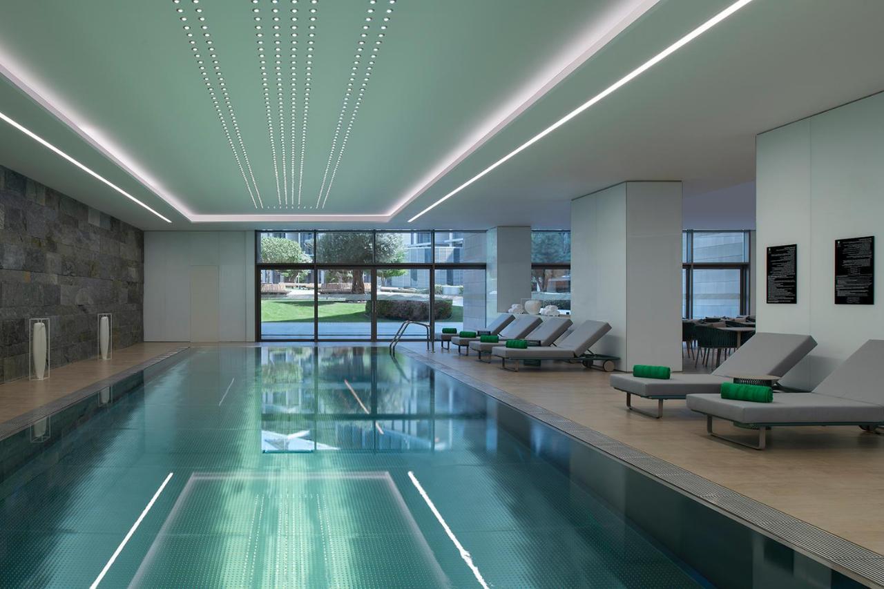 Banyan Tree Doha At La Cigale Mushaireb Екстериор снимка The swimming pool at the hotel
