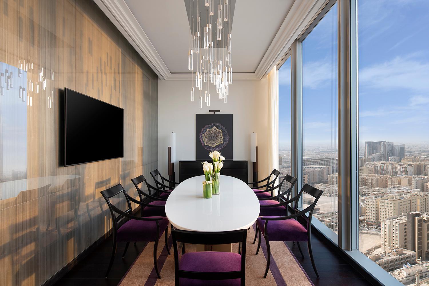 Banyan Tree Doha At La Cigale Mushaireb Стая снимка The dining room of a suite at the Ritz-Carlton, Riyadh