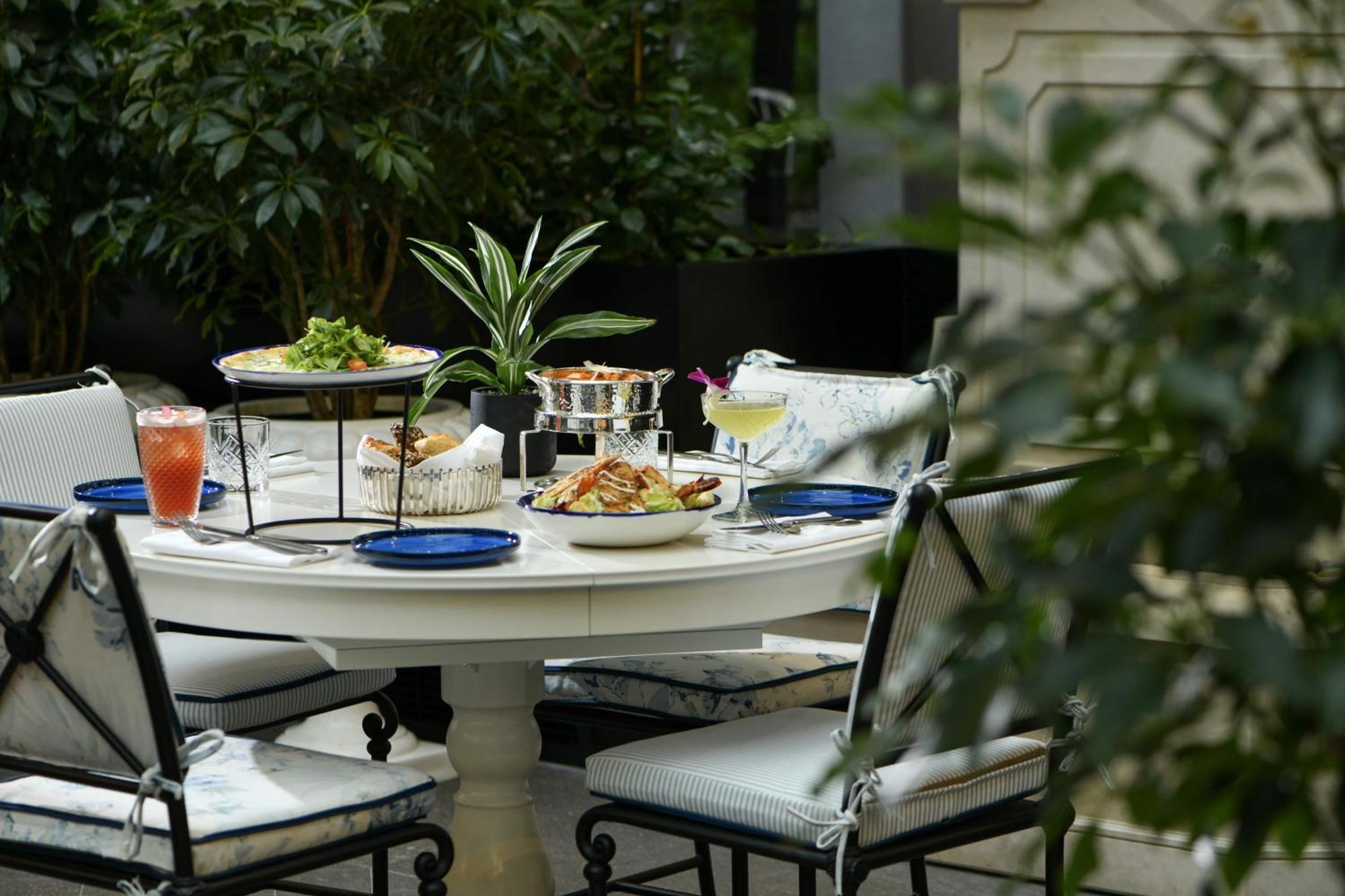 Banyan Tree Doha At La Cigale Mushaireb Екстериор снимка A table set for afternoon tea at the Mandarin Oriental, Paris